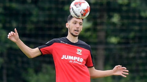 挑战也不容 挑战也不容